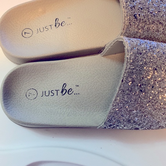 New Just Be… Silver sparkle slides comfort sole with slight arch support size 7 - Picture 6 of 6